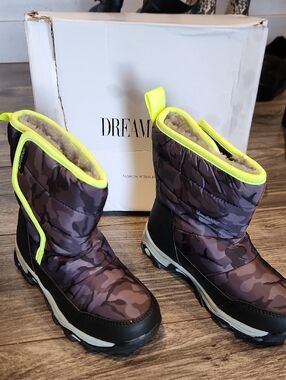 NWT Dreampairs Camouflage Winter Velcro Boots w/Neon Trim  Boys Sz US 12